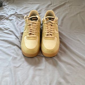Nike Air Force 1 Gortex - Gold